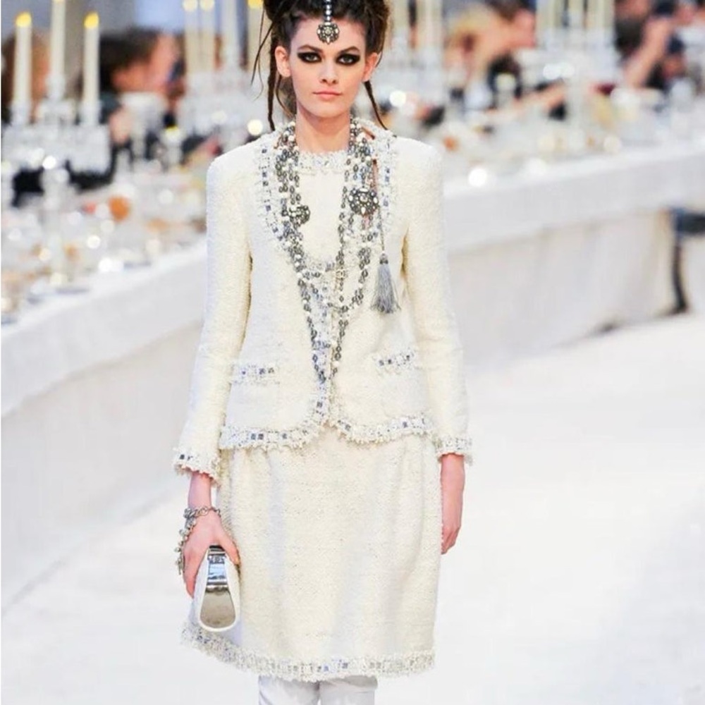 Chanel Pre-Fall 2012 Bombay Ecru Silver Embellished Tweed 12A Jacket Skirt Suit
